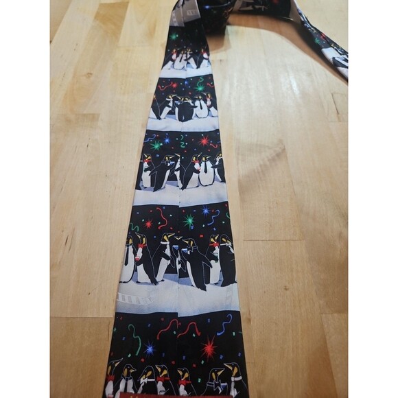Hallmark Men's Penguins Partying Tie Black & White - Picture 10 of 11